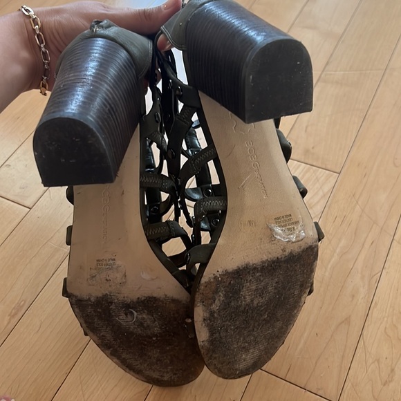 BCBG olive heels - Picture 5 of 5